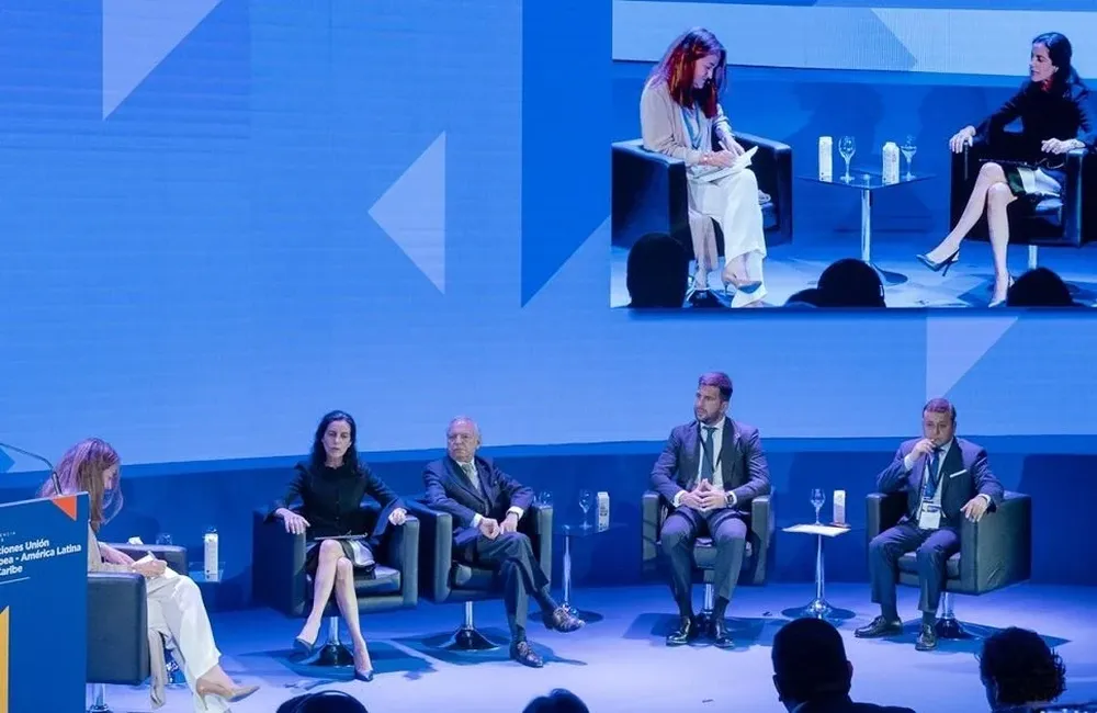 Azucena Arbeleche en conferencia internacional