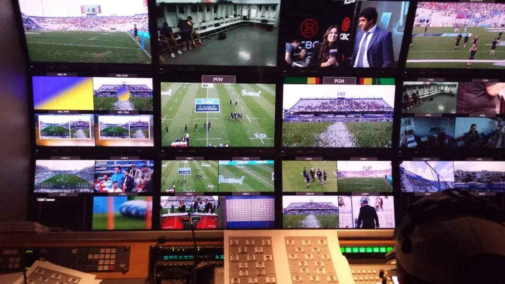Parte del interior del camión de exteriores de ESPN; impresionante