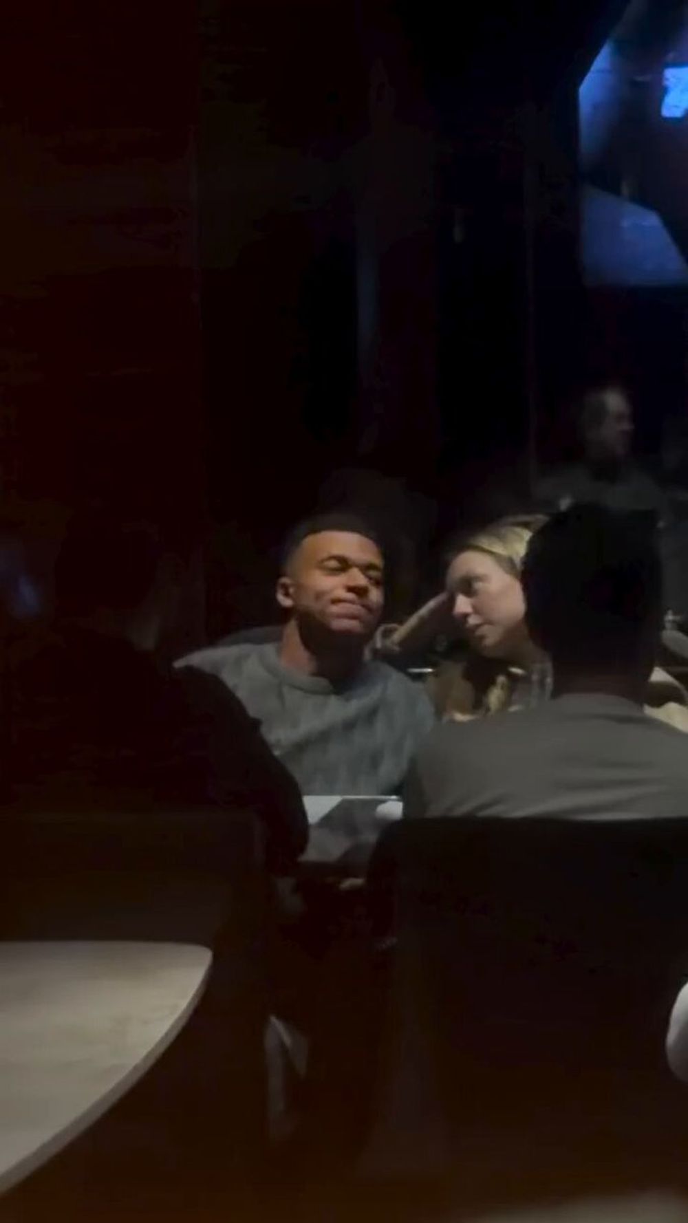 Mbappé y Ester Expósito, las imágenes que no cayeron nada bien en Real Madrid