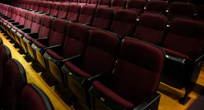 el gobierno flexibilizo el protocolo para teatros, cines y salas de musica