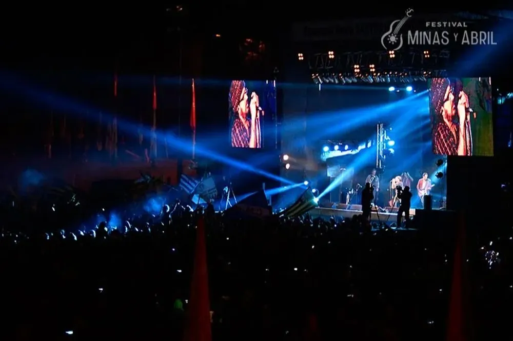 Festival de Minas y Abril de 2022.