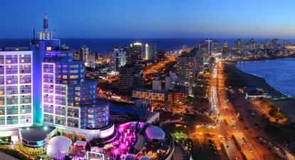 Vista nocturna de Punta del Este