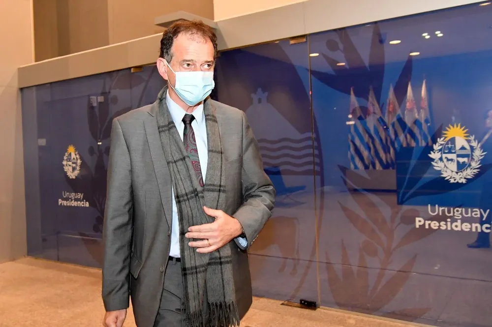 El 7 de setiembre pasado, Guido Manini Ríos participó de una reunión con Lacalle Pou, al igual que los líderes de otros partidos con representación parlamentaria, donde fueron informados sobre negociación con China