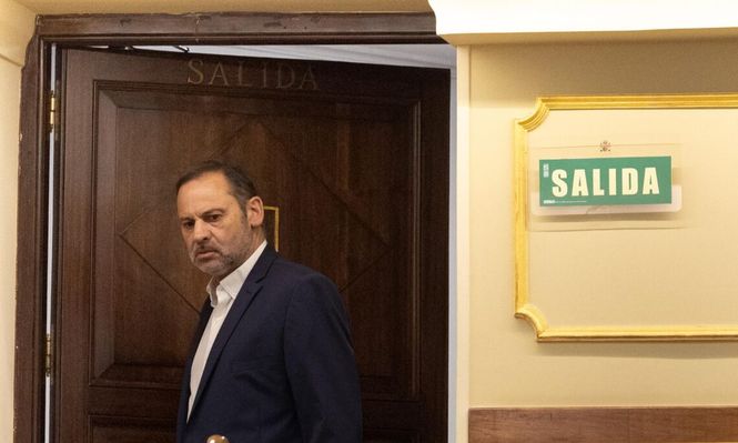 Ábalos afirma desde prisión que no lo van a doblegar ni callar y dice estar fuerte y firme