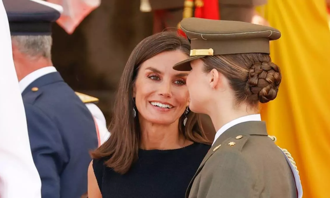 La Reina Letizia, y su hija las Princesa Leonor.