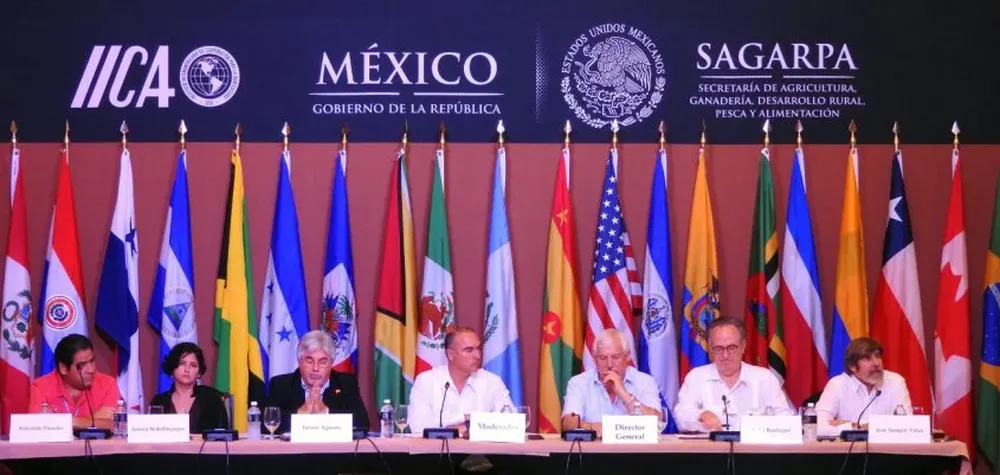 El ministro Tabaré Aguerre participó de un foro técnico en la cumbre de México