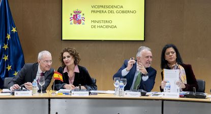 Las comunidades autónomas, salvo Cataluña, tildan de chantaje el modelo de financiación de Pedro Sánchez