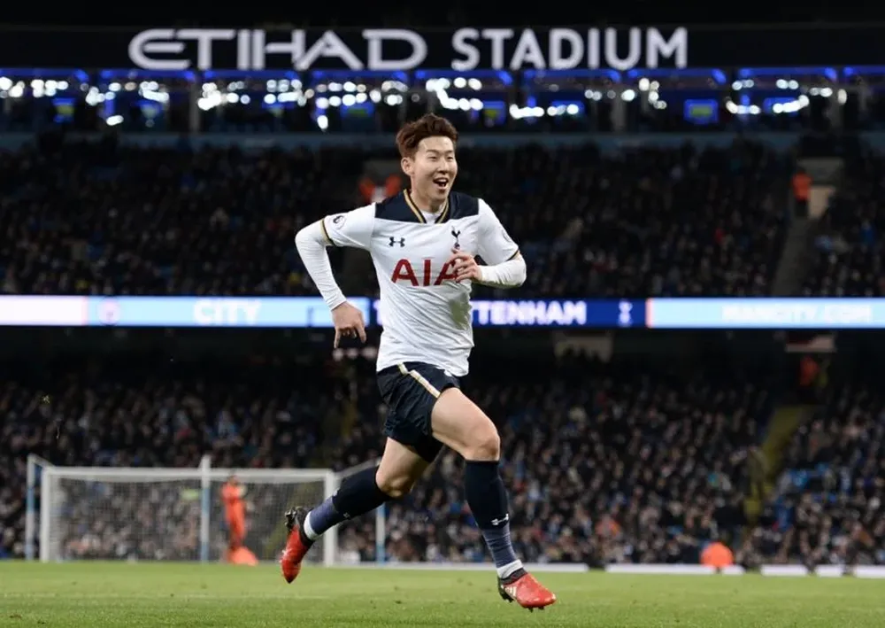 El sur coreano Heung-Min Son, celebra el empate de Tottenham ante Manchester City