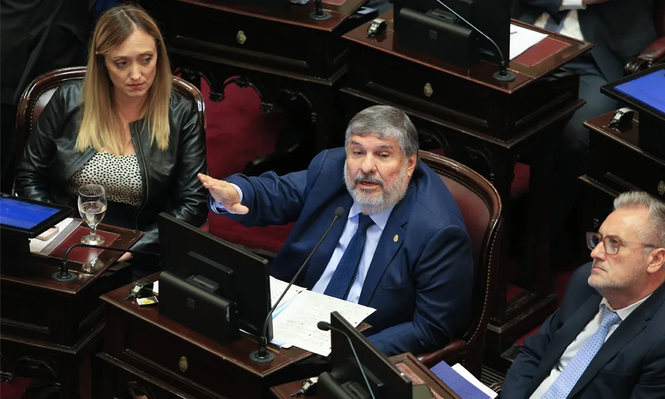 El peronismo amenaza con partirse en el Senado.