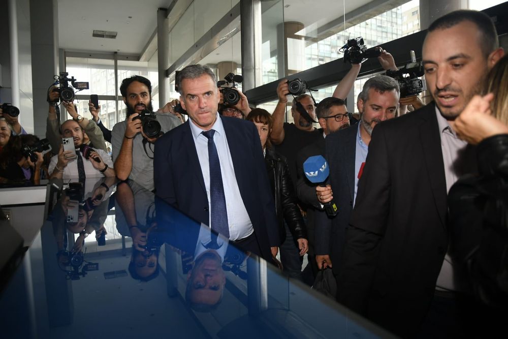 Yamandú Orsi a su llegada a Torre Ejecutiva