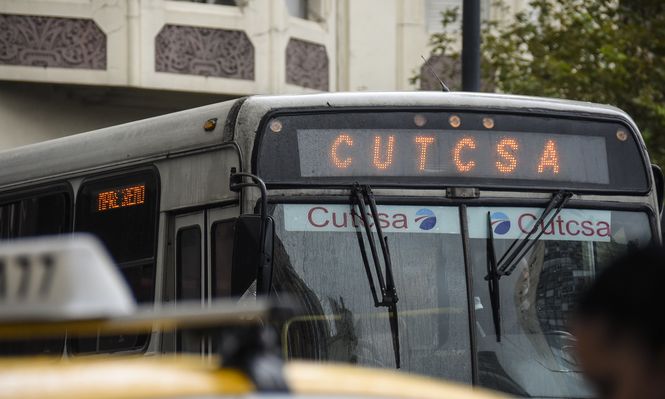 Un ómnibus embistió a una mujer en el Centro.