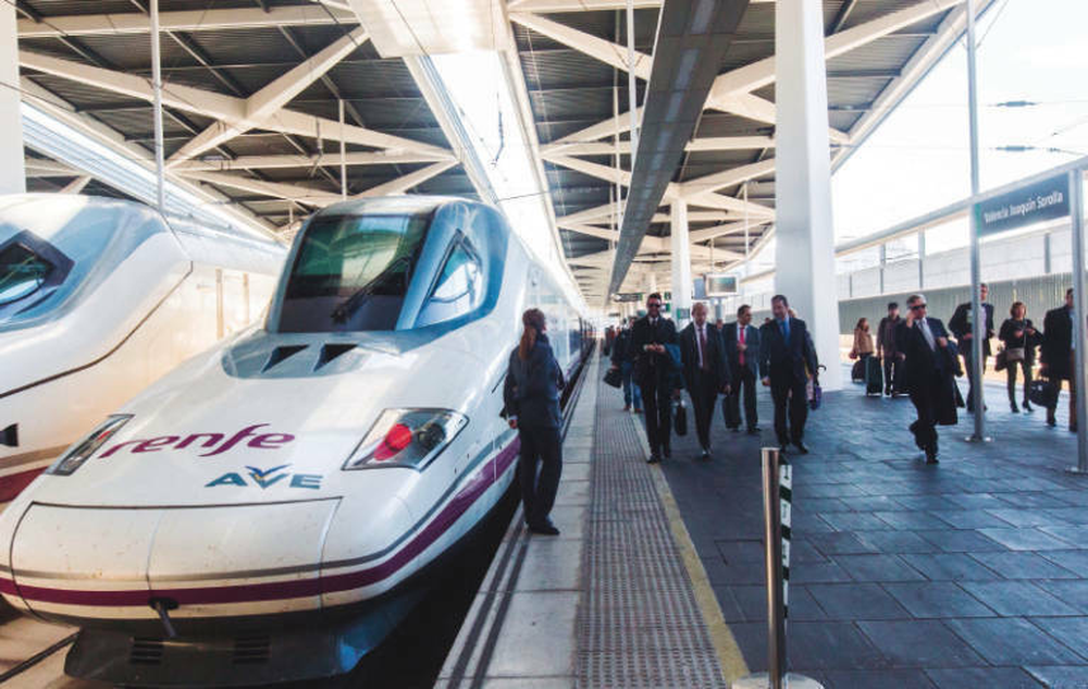 Demoras en los trenes de alta velocidad de Madrid a Sevilla.