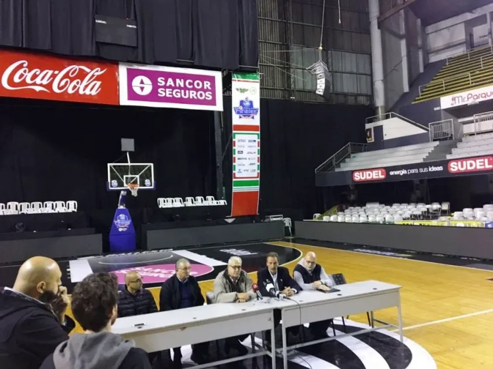 La conferencia en el PalacioFederación Uruguaya