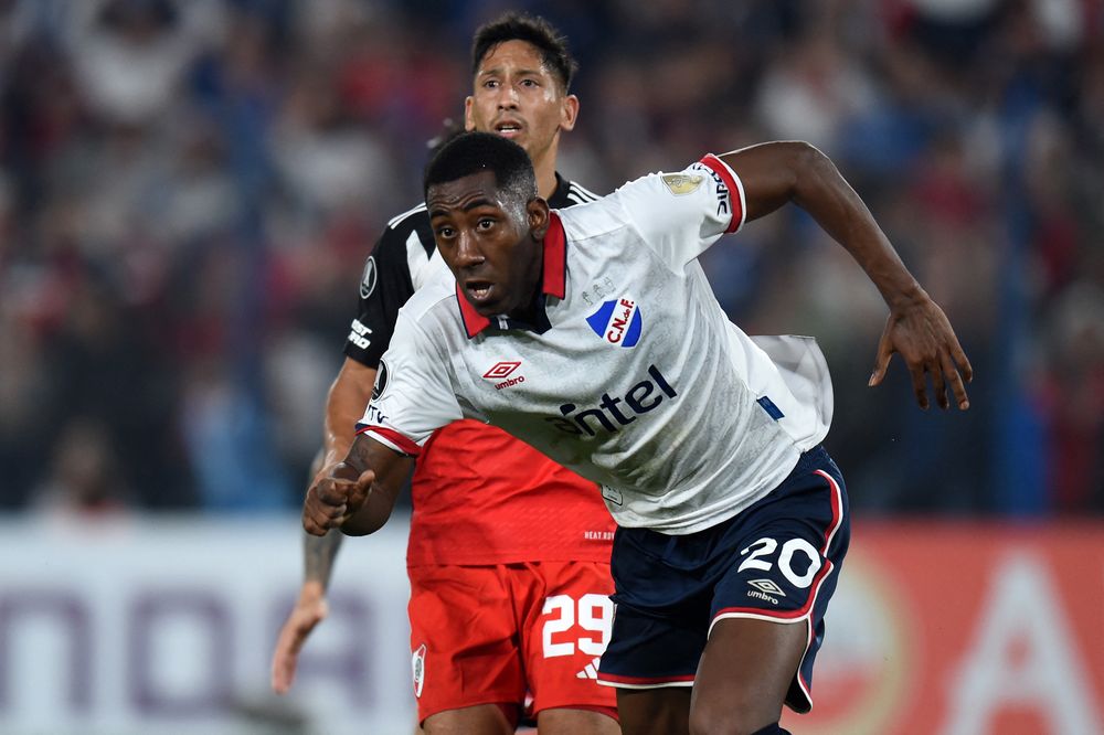 Gonzalo Carneiro fue el autor de los dos goles de Nacional para el empate contra River argentino Gonzalo Carneiro fue el autor de los dos goles de Nacional para el empate contra River argentino