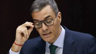 Cómo son las gafas que utilizó Pedro Sánchez ante la comparecencia en el Senado Cómo son las gafas que utilizó Pedro Sánchez ante la comparecencia en el Senado
