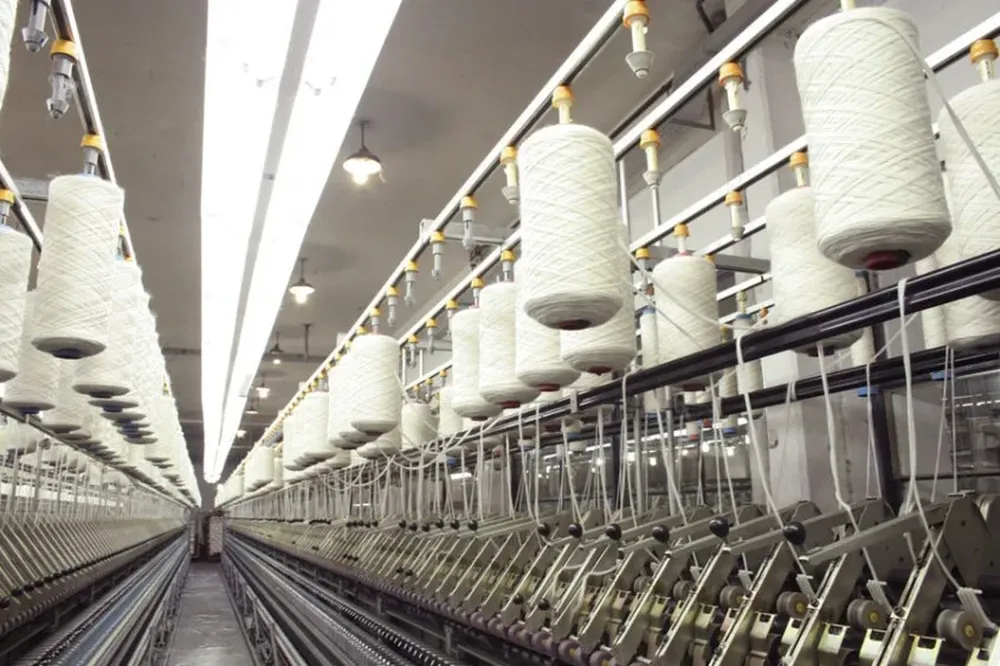 Interior de la planta de Cotrapay, la cooperativa textil sanducera que nació tras el cierre de Paylana