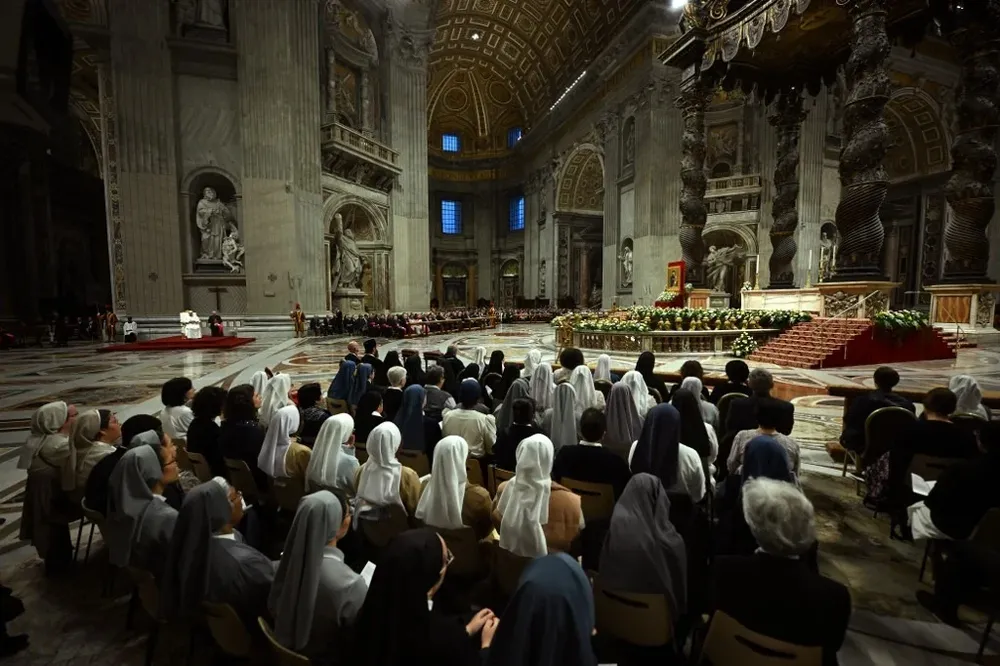 El Papa oró por la paz y pidió por ayuda humanitaria para los habitantes de Gaza en su oración de los viernes en la basílica de San Pedro.