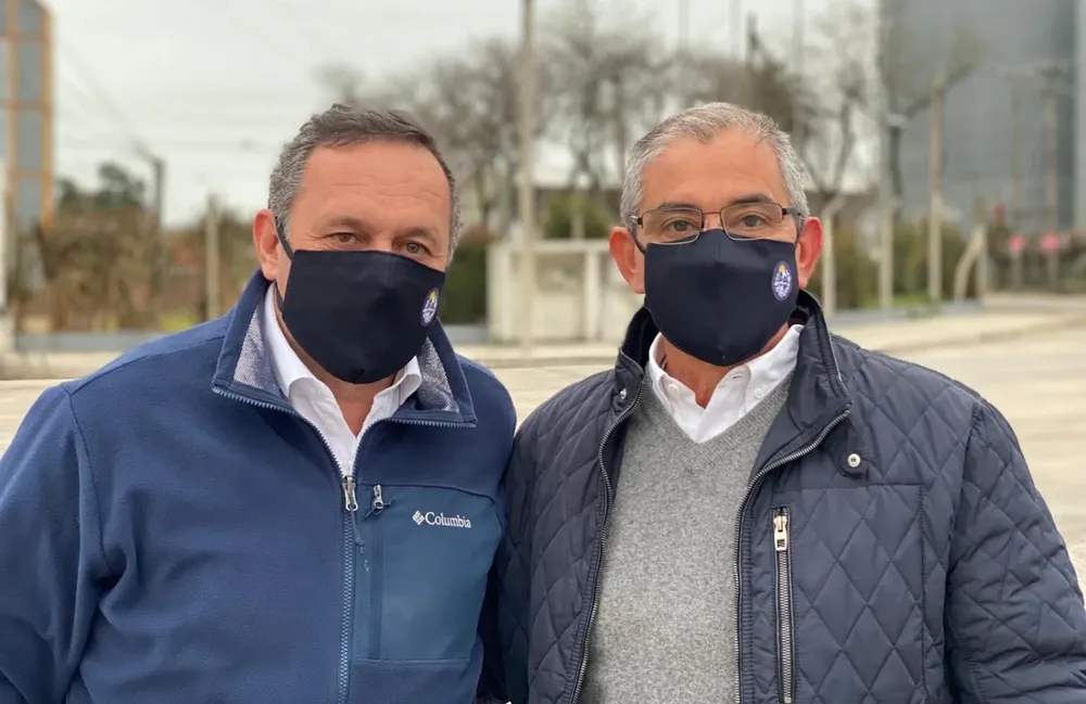El secretario de la Presidencia Álvaro Delgado junto al candidato blanco a la reelección en Flores, Fernando Echeverría