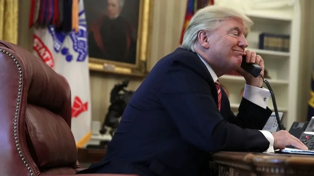 Donald Trump sigue usando su estrategia de comunicarse por Twitter que adoptó desde su campaña.