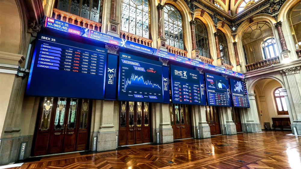 Sube el Ibex 35 pendiente de las negociaciones por la Guerra en Ucrania.