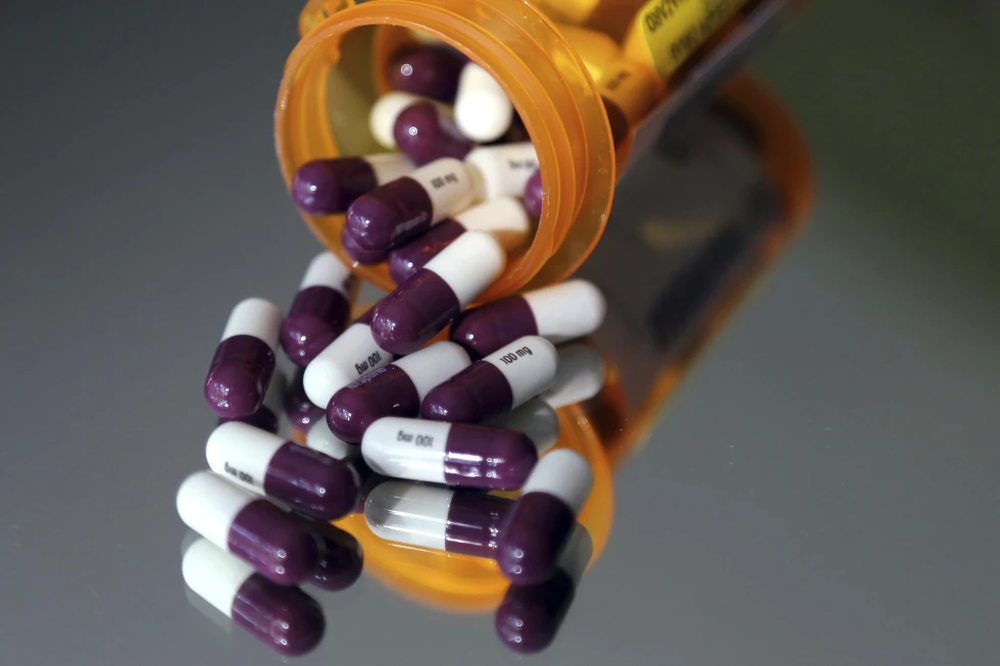 Frasco de medicamentos. AP