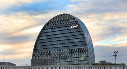 BBVA alcanza un beneficio récord de 10.054 millones en 2024, con un crecimiento del 25%