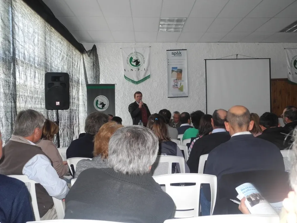 El presidenthe de ANPL Eduardo Viera en el Foro de Santa Lucía