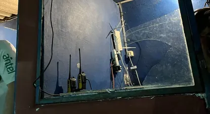 Así quedó la cabina del Palermo tras el pelotazo