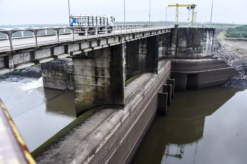 Cerraron compuertas de Paso Severino