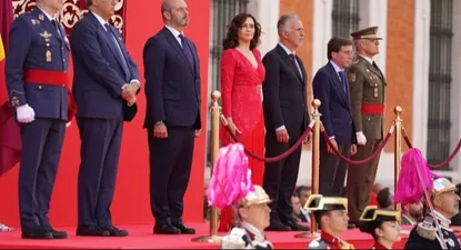 sabel Díaz Ayuso, ha participado hoy en la Puerta del Sol en el tradicional acto cívico-militar que homenajea a los Héroes del 2 de Mayo de 1808.