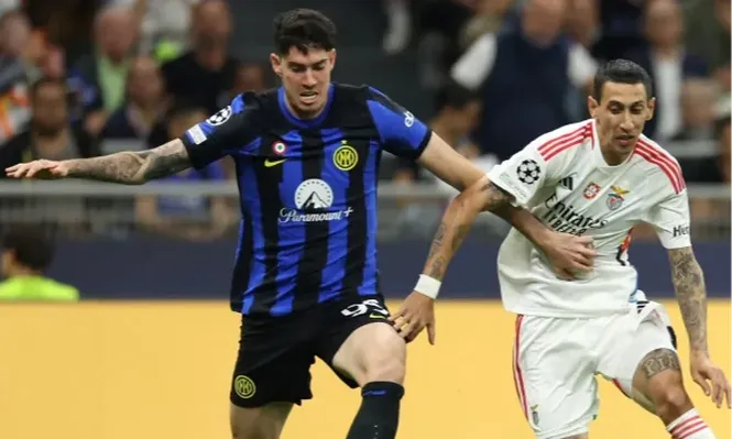 Di María se retiró lesionado del partido del Benfica.