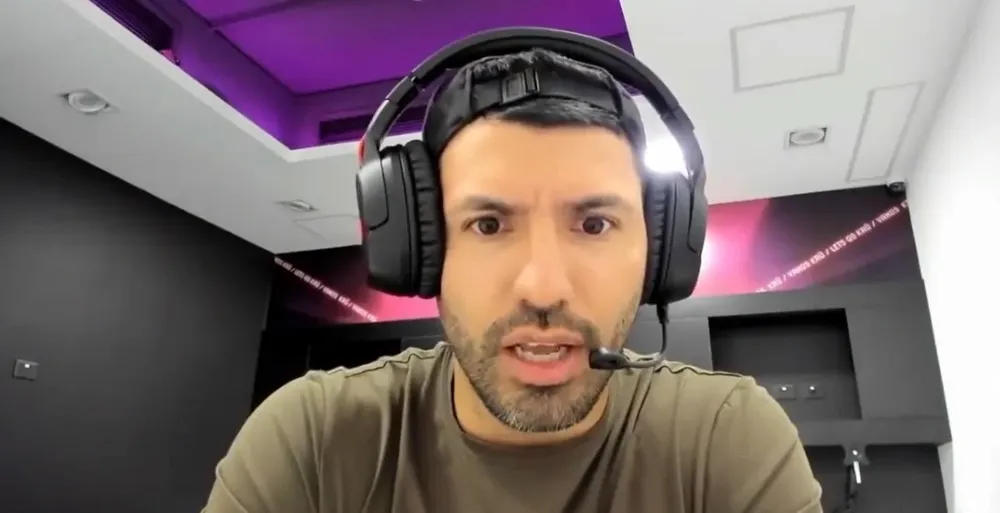 Agüero relatando el partido de River