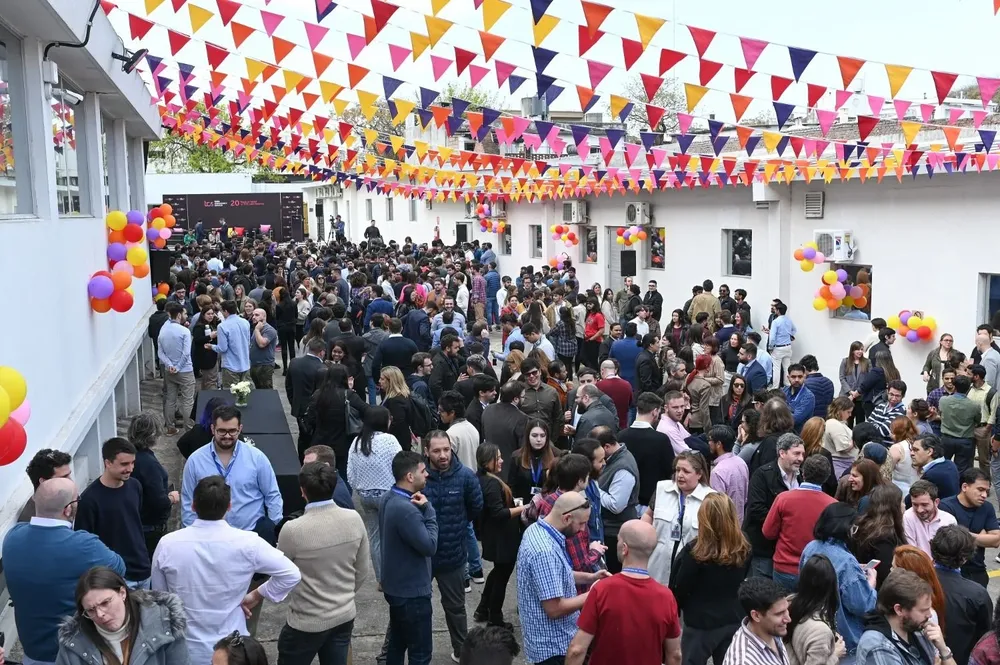 TCS festejó las dos décadas en el país.