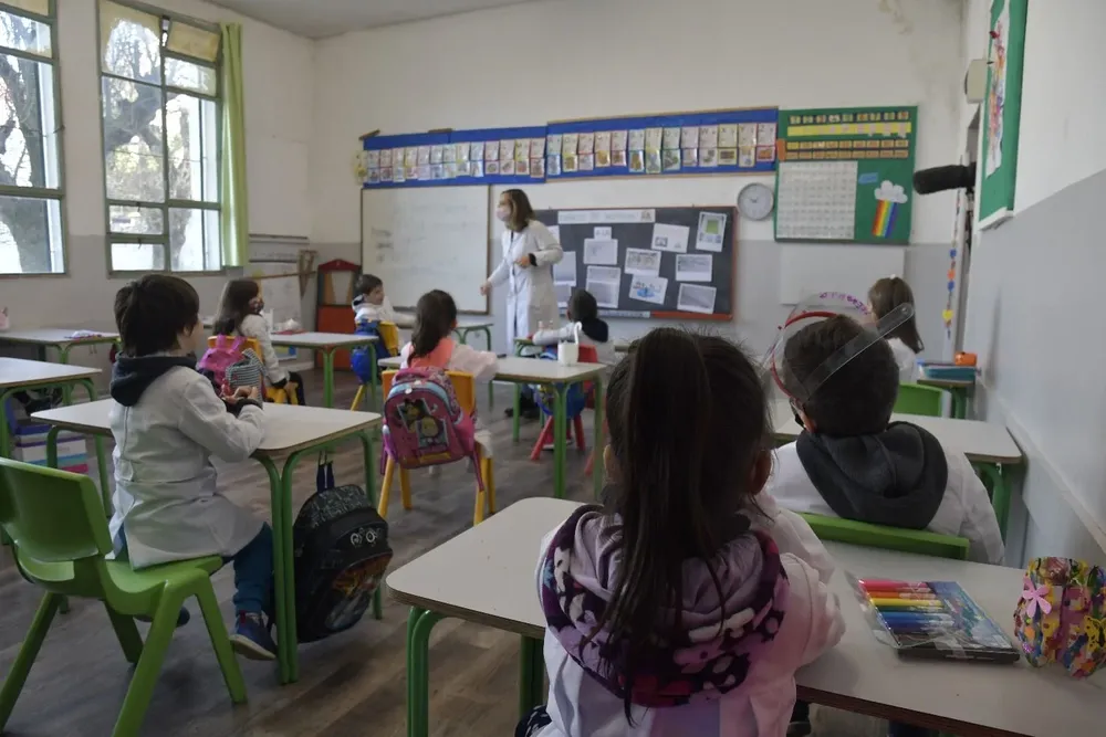 Reinicio de clases de primaria en casi todas las escuelas del país, en 2020.