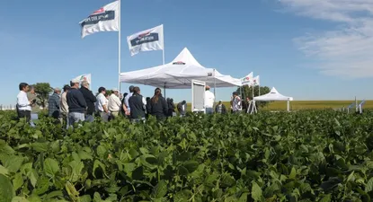 El Observador | Los productores pudieron apreciar la nueva soja en el campo