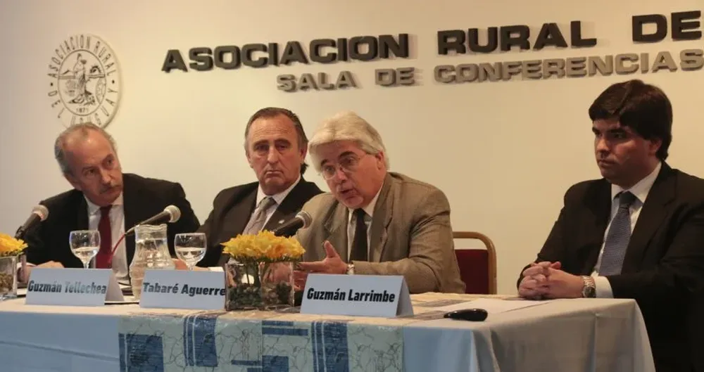 El ministro Aguerre participó del lanzamiento del mercado a futuro de novillos