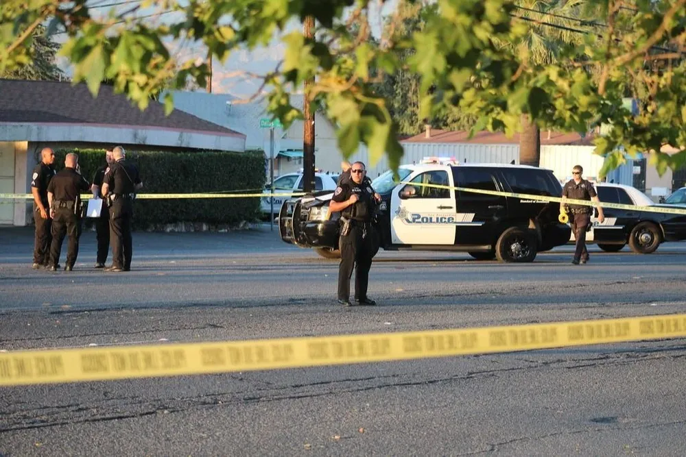 El asesino de una mujer que defendía una bandera LGBT+ fue muerto por la policía en California