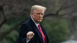 Trump firmó plan de alivio económico, presionado por legisladores demócratas y republicanos