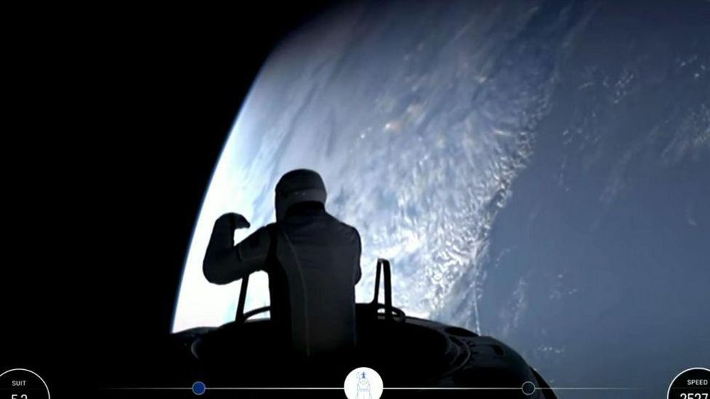 Jared Isaacman en la primera caminata espacial privada.