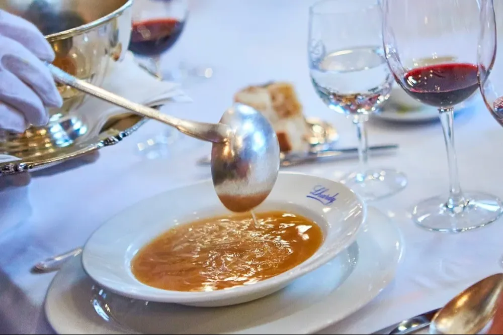 Consomé restaurante Lhardy