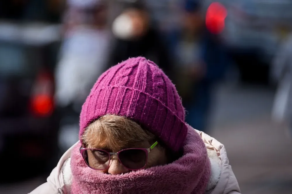 El rango de temperatura previsto va para el área metropolitana desde una mínima de 5 °C a una máxima de 13 °C.