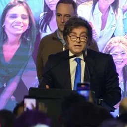 Karina Milei respeta la tregua con Santiago Caputo en el Gobierno, pero se prepara para pasar a la ofensiva Karina Milei respeta la tregua con Santiago Caputo en el Gobierno, pero se prepara para pasar a la ofensiva