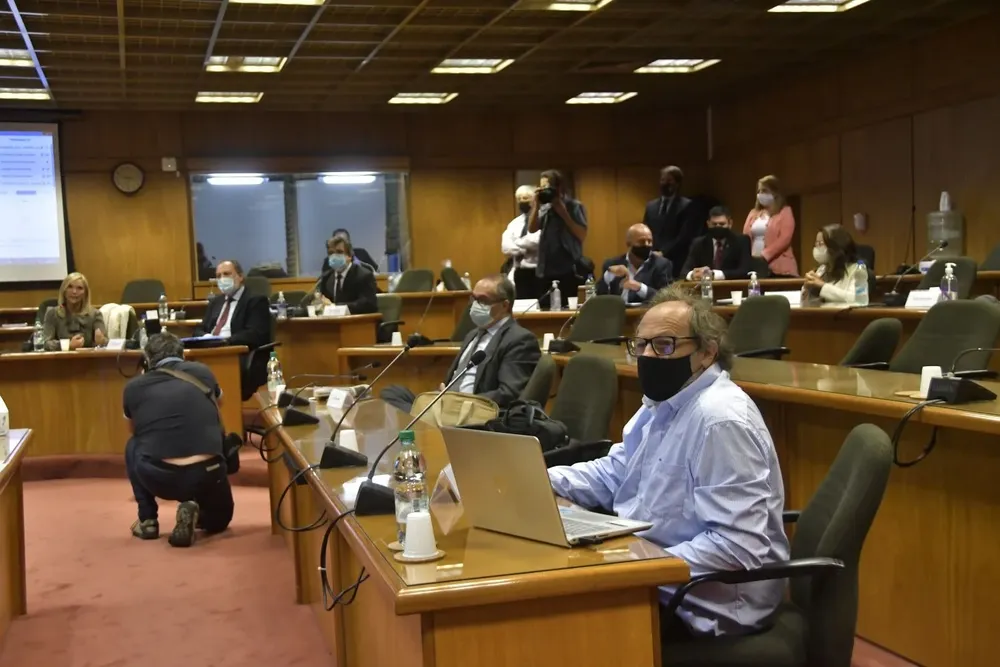 El FA espera la respuesta del gobierno a sus planteos de mayor restricción.