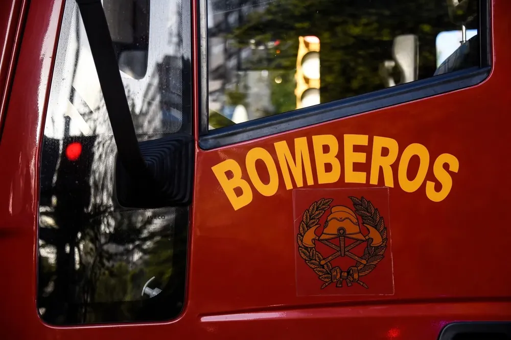 Bomberos acudieron al lugar en la tarde de este jueves