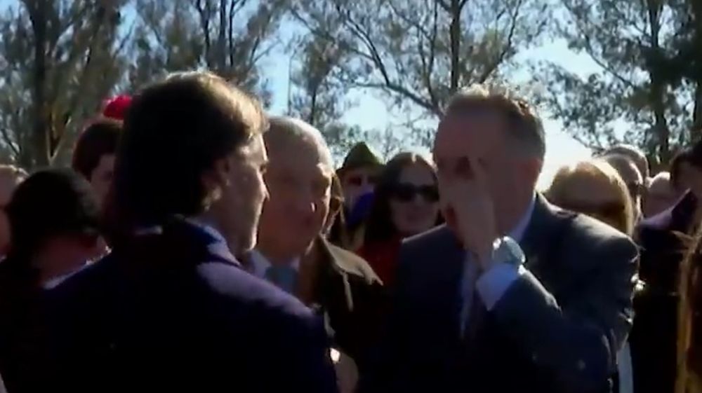 Lacalle Pou y Orsi tras saludarse