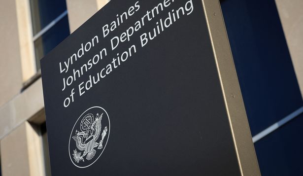 Trump avanza hacia el desmantelamiento del Departamento de Educación y despide casi a la mitad del personal