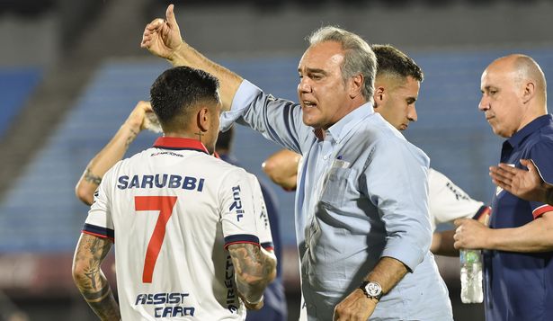 Martín Lasarte reveló el verdadero motivo de la ausencia de Federico Santander y explicó porqué puso un tercer volante en el segundo tiempo