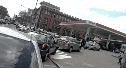Colas en estaciones de servicio