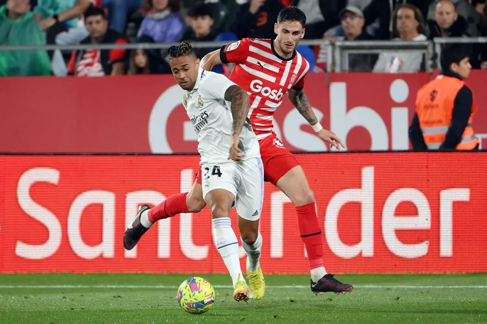 Santiago Bueno marcando a Mariano