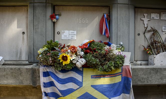Tumba de Tabaré Vázquez en el Cementerio de La Teja